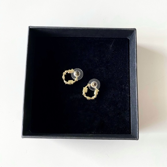 Beautiful Earth Gold and Multi Stone Wreath Stud Earrings - Picture 4 of 7